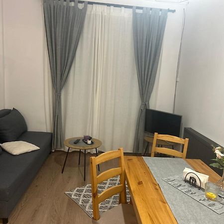 Fressh House Apartment Sincraieni Luaran gambar