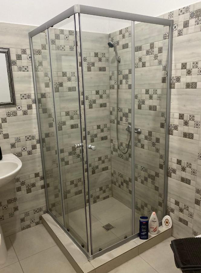 Fressh House Apartment Sincraieni Luaran gambar