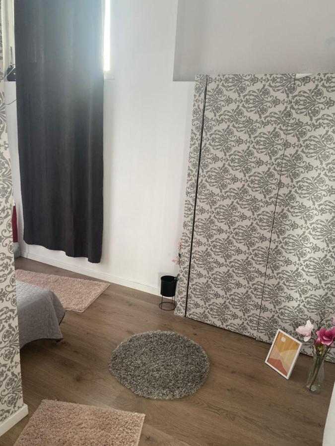 Fressh House Apartment Sincraieni Luaran gambar
